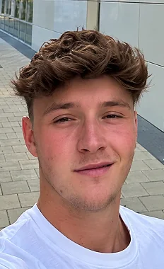 Benjamin mit seinem O.C. Haarsystem