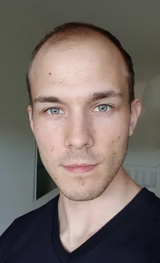 Florian vor dem Haarsystem