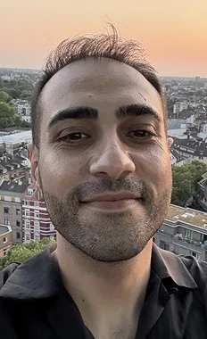 Hossein vor dem Haarsystem
